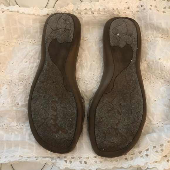 Guess Slides - Picture 3 of 4